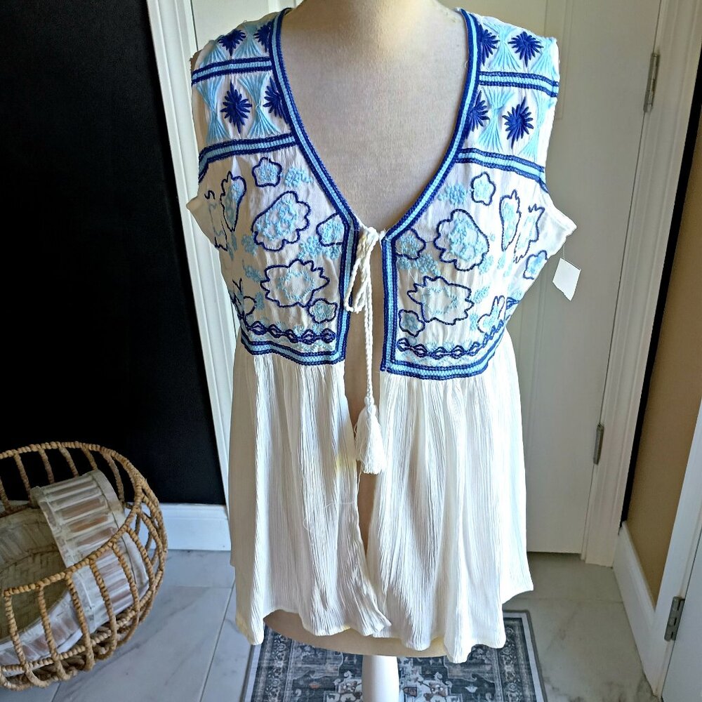 NEW! EMBROIDERED GAUZE Tie FRONT VEST BLOUSE SZ M